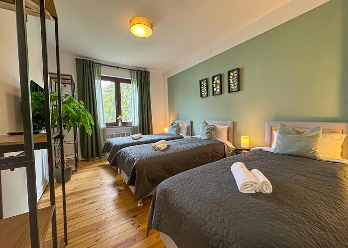 Immostay #8 - Haus Fuer 13 Personen Mit 7 Zimmer - Grosser Garten & Grill, Free Parking, Wlan