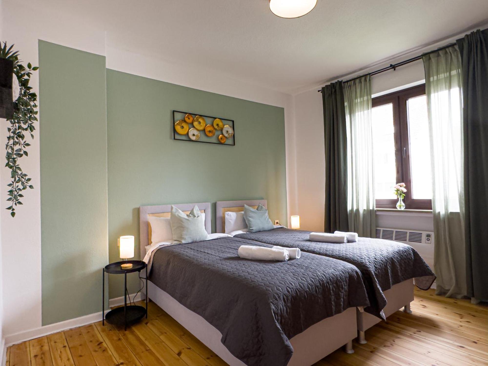 Immostay #8 - Haus Fuer 13 Personen Mit 7 - Grosser Garten & Grill, Free Parking, Wlan Apartment