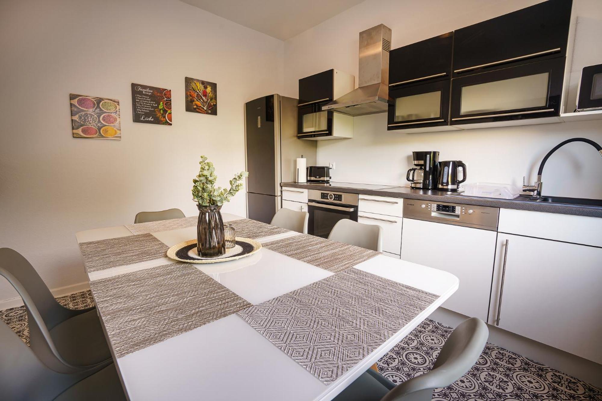 Immostay #8 - Haus Fuer 13 Personen Mit 7 - Grosser Garten & Grill, Free Parking, Wlan Apartment