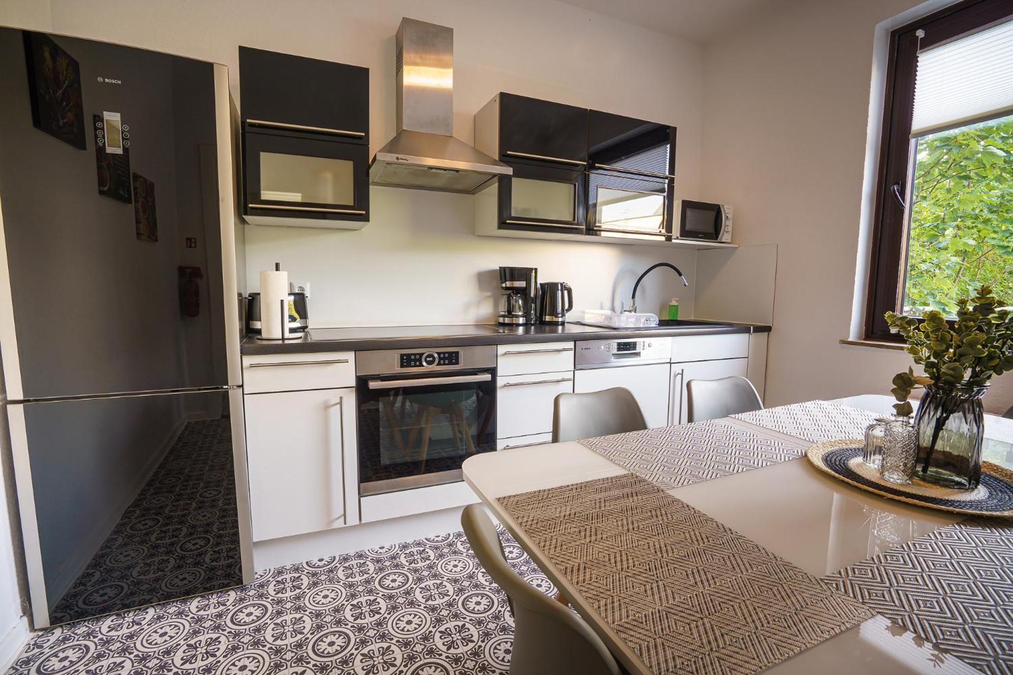 Immostay #8 - Haus Fuer 13 Personen Mit 7 - Grosser Garten & Grill, Free Parking, Wlan Apartment *