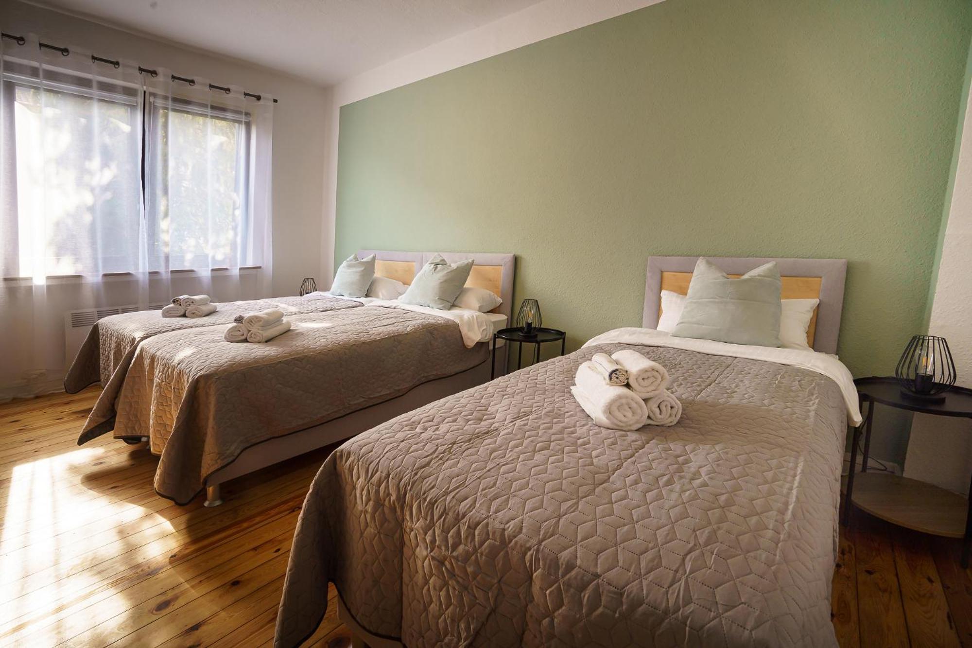 Immostay #8 - Haus Fuer 13 Personen Mit 7 - Grosser Garten & Grill, Free Parking, Wlan *